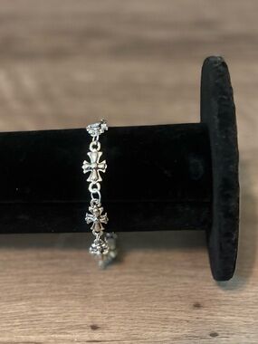 Brand new never worn Sterling Silver Floral Link Bracelet - Silver